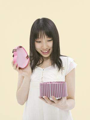 可愛い折り鶴の金箔アクセサリー